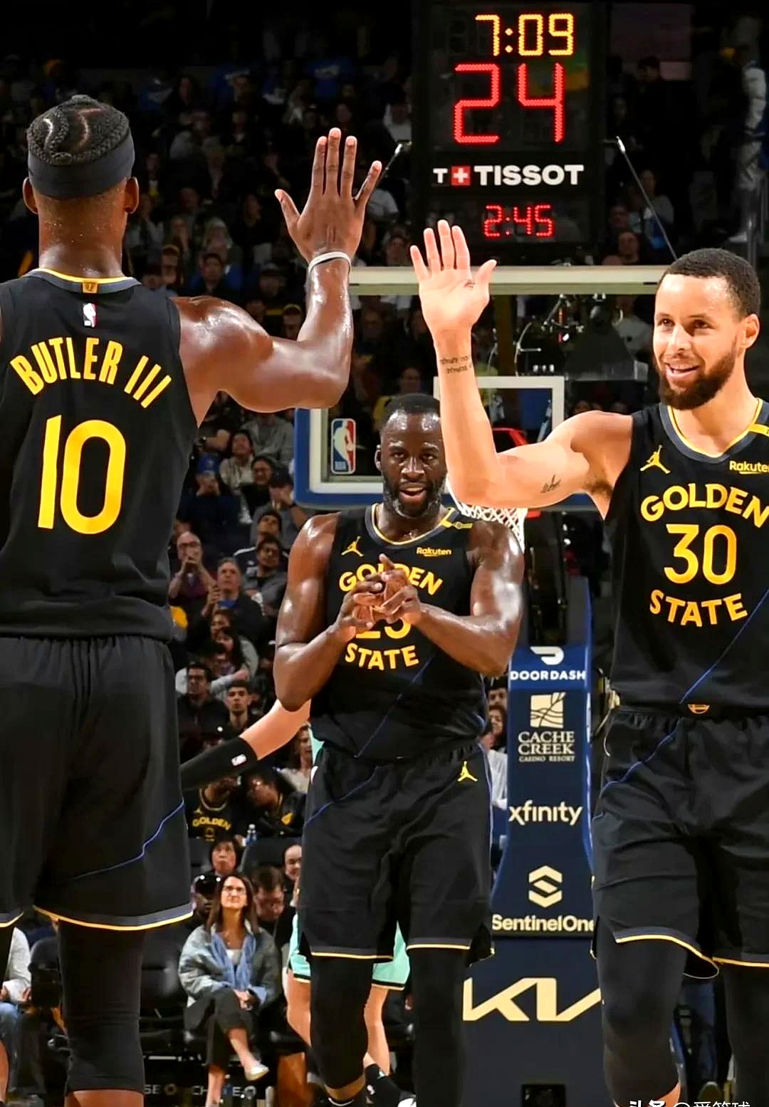 关于ESPN构想惊天四方交易:勇士得到字母哥追梦去湖人的信息