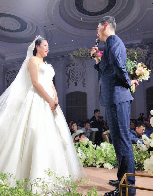 法国中场贡多齐本周四在罗马举行婚礼，部分队友应邀出场的简单介绍